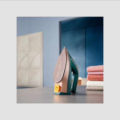 Azur 8000 Series Steam iron