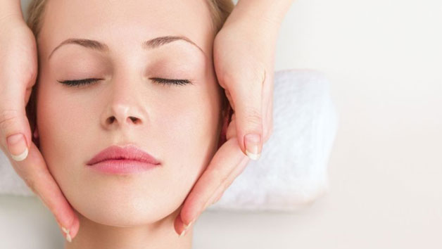 Deluxe One Night Spa Break with 50 Minute Treatment, Lunch and Dinner at Whittlebury Hall for Two